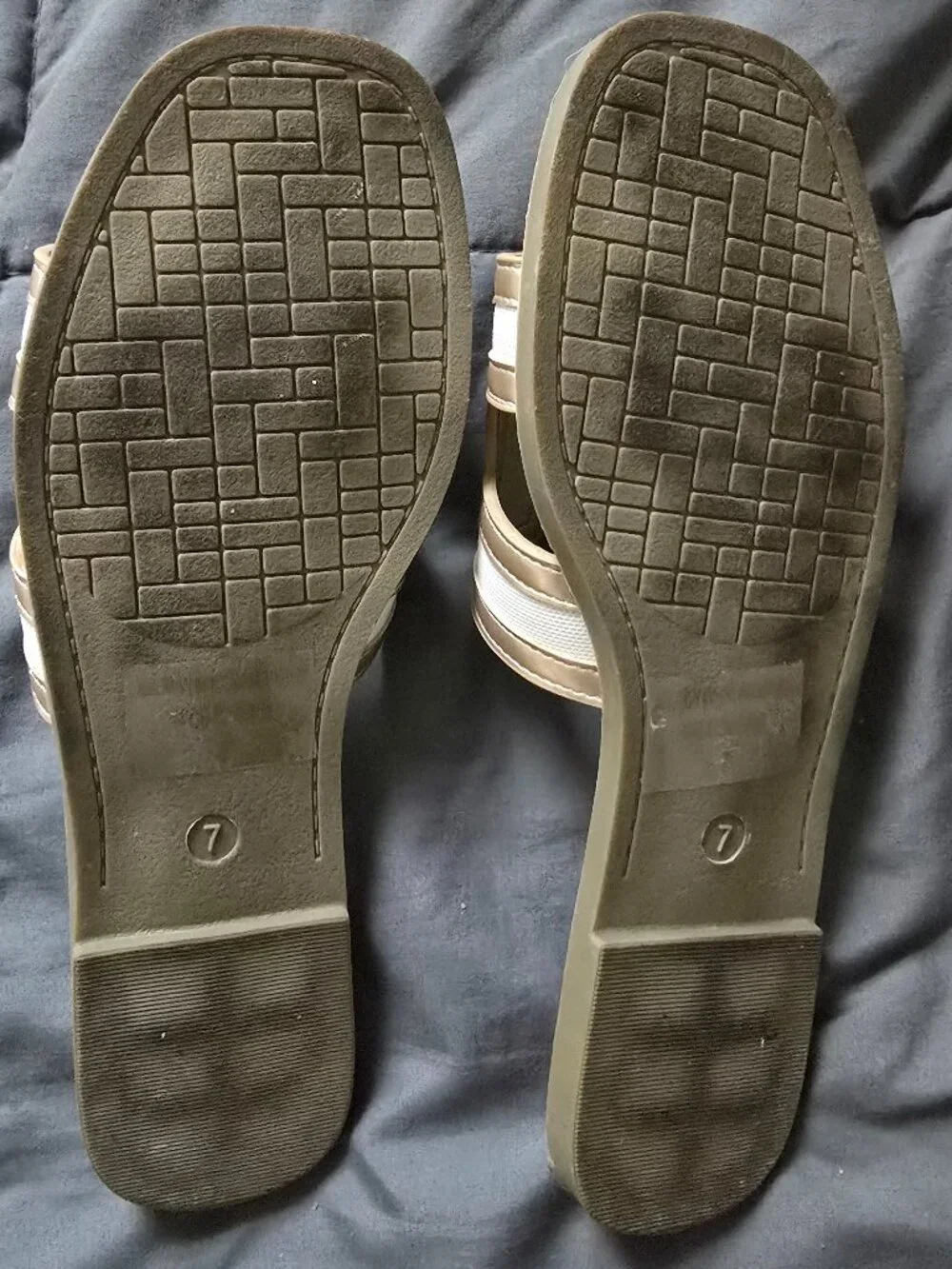 Fashionnova Endless Fun Flat Sandals - Gold (Sz 7) - Picture 7 of 7